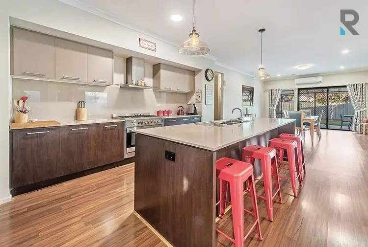 Second view of Homely house listing, 27 Cheltenham Close, Craigieburn VIC 3064
