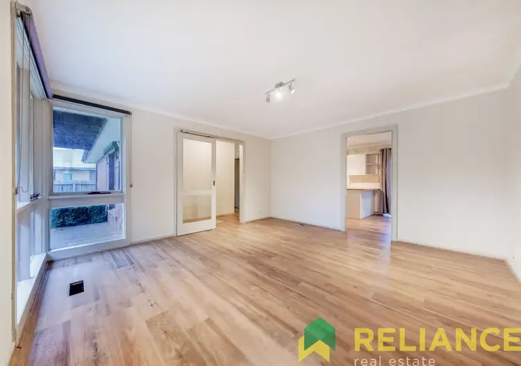 5 Devon Place, Melton West VIC 3337