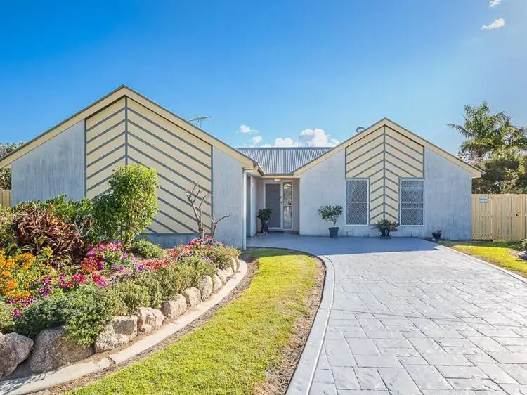 25 Trent Court, Sandstone Point QLD 4511