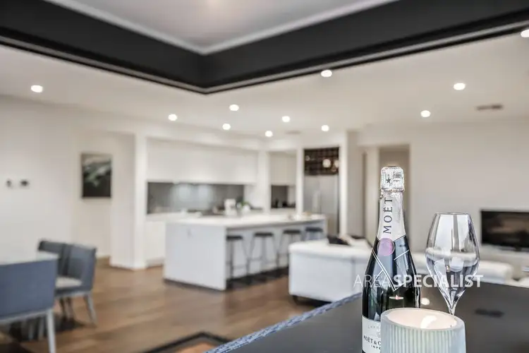 11 Rossiter Retreat, Cranbourne North VIC 3977