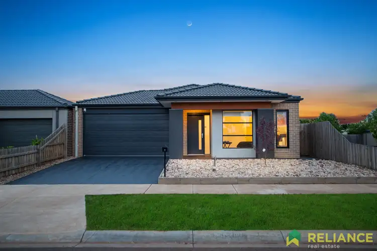 2 Pearson Place, Melton South VIC 3338