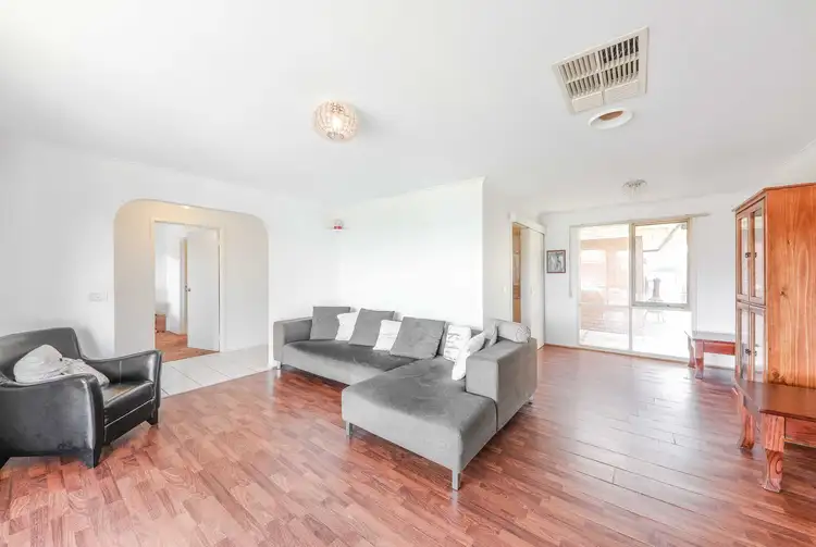 Fifth view of Homely house listing, 17 Solander Court, Roxburgh Park VIC 3064