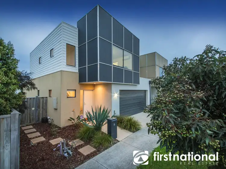 9 Hammond Crescent, Officer VIC 3809