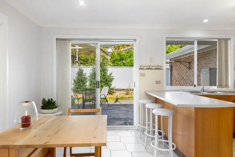 2/2 Desreaux Close, Eleebana NSW 2282