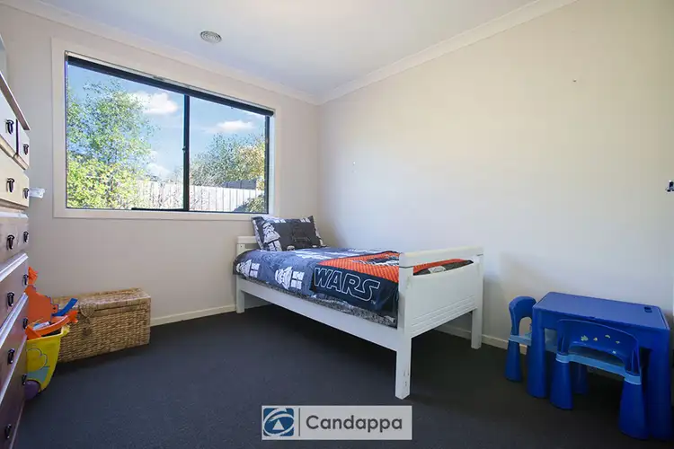 Sixth view of Homely house listing, 18 Shakespeare Court, Drouin VIC 3818