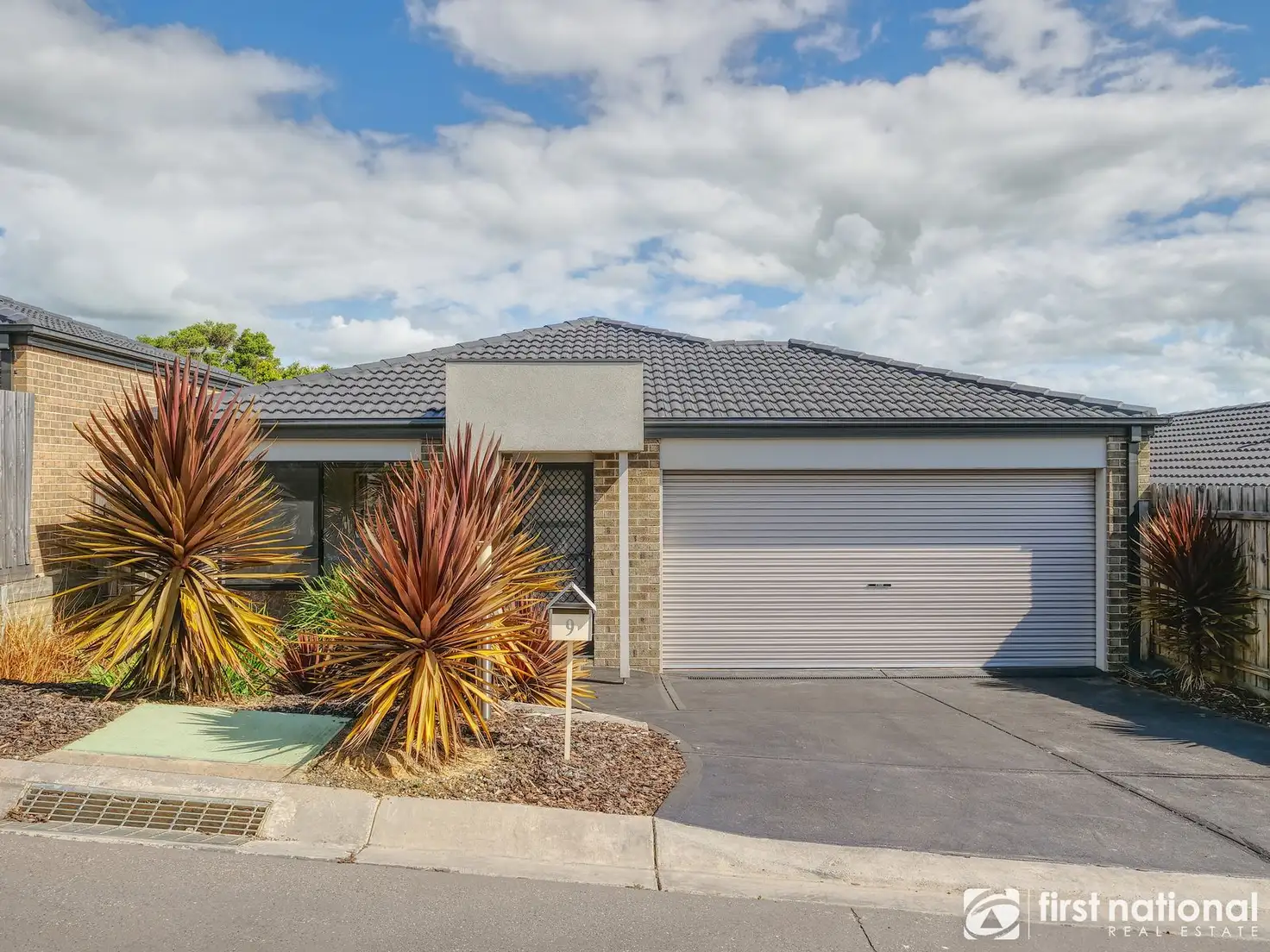 Main view of Homely unit listing, 9/11 Hawk Avenue, Pakenham VIC 3810