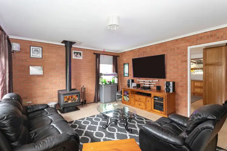 11 Johnson Place, Surf Beach NSW 2536