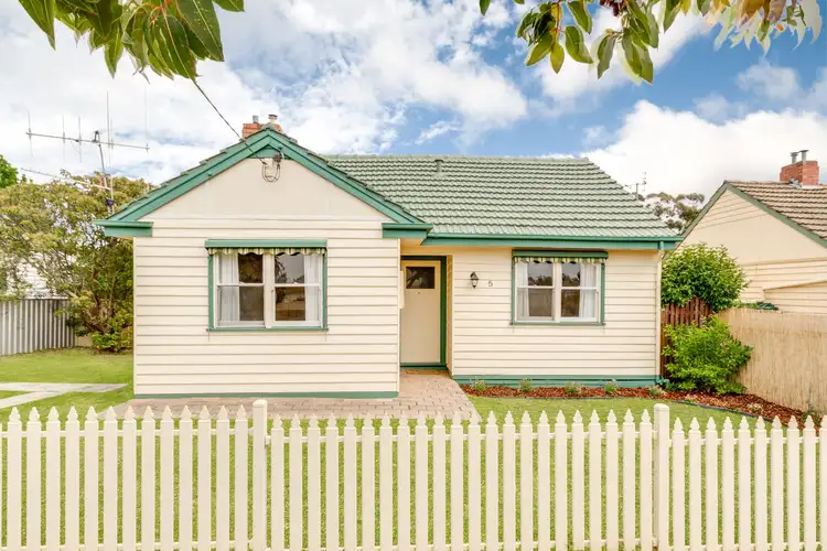Main view of Homely house listing, 5 Moray crescent, North Bendigo VIC 3550