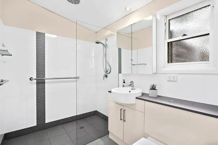 Sixth view of Homely house listing, 8 Osborne Street, Wollongong NSW 2500