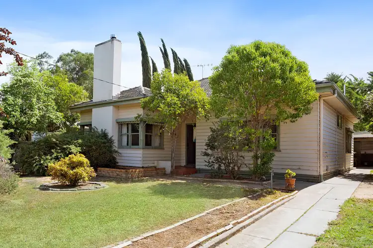 102 Havlin Street West, Quarry Hill VIC 3550