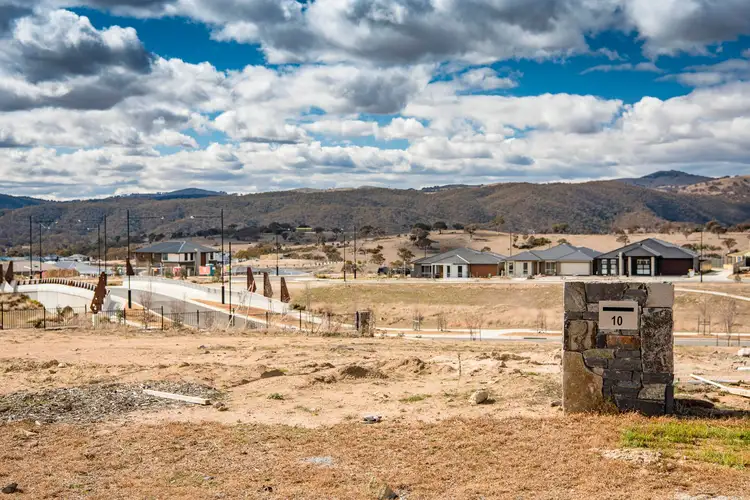 Main view of Homely house listing, 10 Goiser Loop, Googong NSW 2620