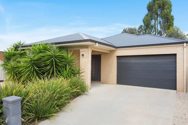 33 Barnett Drive, Kangaroo Flat VIC 3555