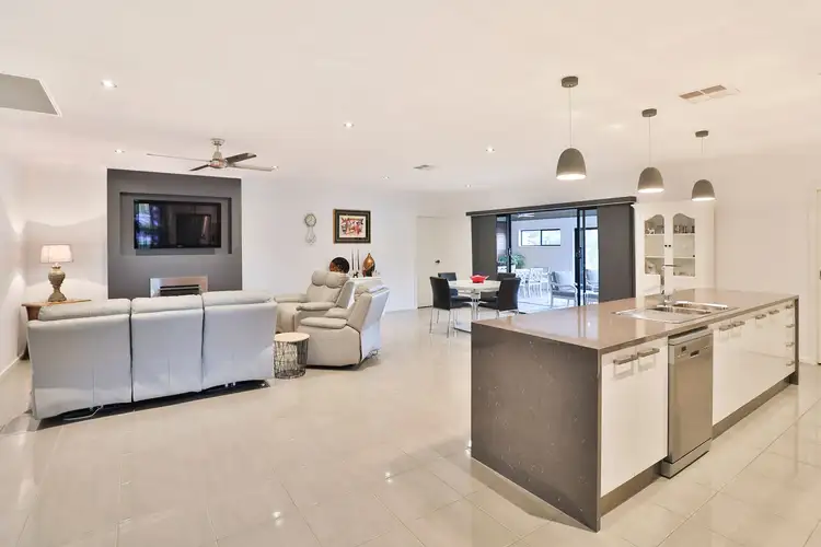 Seventh view of Homely house listing, 8 Lakeview Court, Mildura VIC 3500