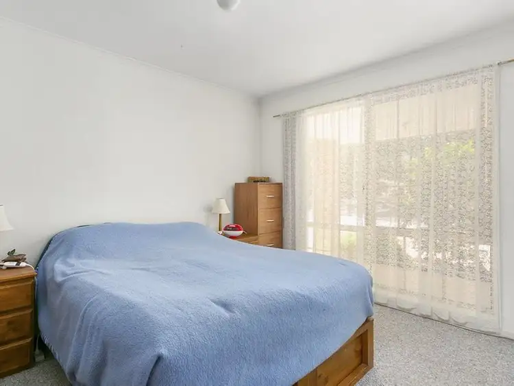 Sixth view of Homely house listing, 4/22 Yarunga Drive, Kangaroo Flat VIC 3555