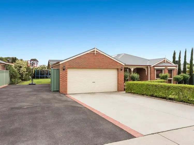 Second view of Homely house listing, 10 Lewana Way, Strathfieldsaye VIC 3551