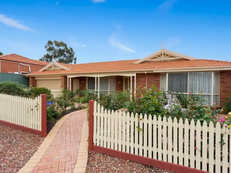 Main view of Homely house listing, 10 Alpina Place, Kangaroo Flat VIC 3555