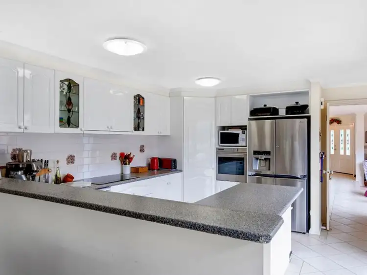 Second view of Homely house listing, 10 Alpina Place, Kangaroo Flat VIC 3555