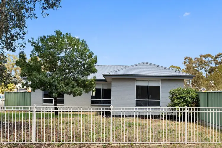 Main view of Homely house listing, 52 Thomas Street, Kangaroo Flat VIC 3555
