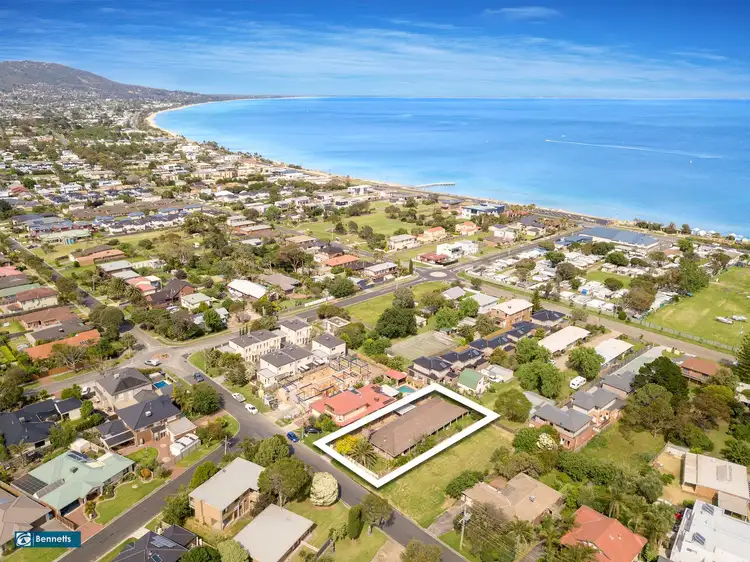 77 Seaview Avenue, Safety Beach VIC 3936