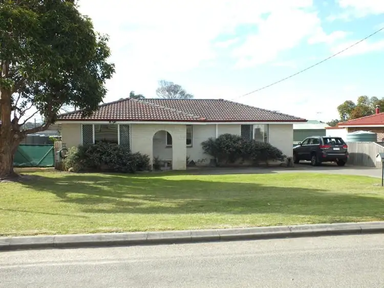 30 McKail Street, Orana WA 6330