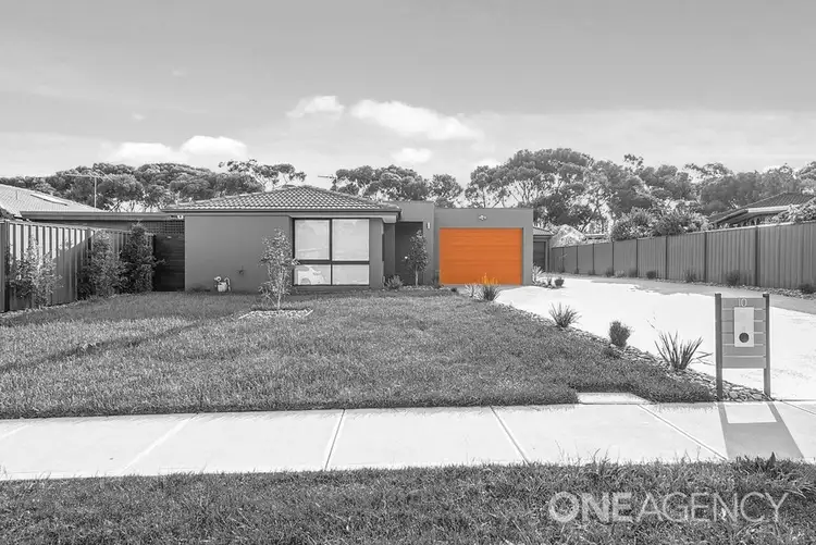 10 Pebble Beach Court, Sunbury VIC 3429