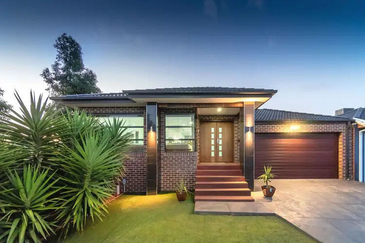 39 Woodside Way, Roxburgh Park VIC 3064