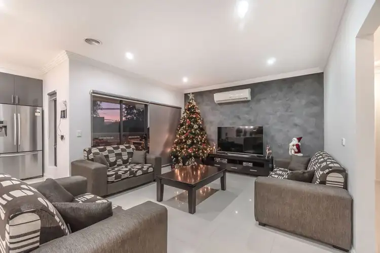 Fifth view of Homely house listing, 39 Woodside Way, Roxburgh Park VIC 3064