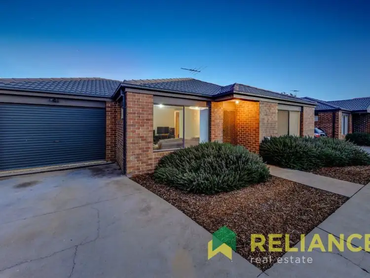 10/4 Austin Place, Melton South VIC 3338