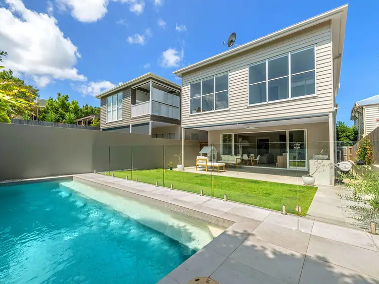 16 Govett Avenue, Hawthorne QLD 4171