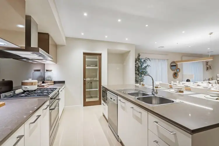Fifth view of Homely house listing, 6 Montreal Circuit, Craigieburn VIC 3064