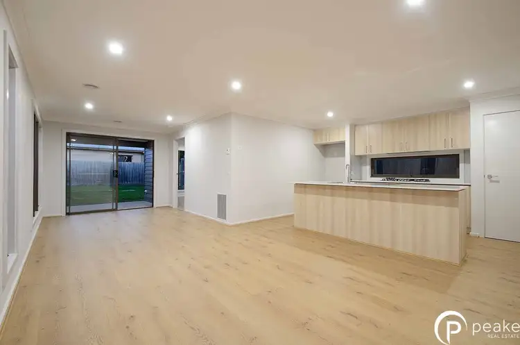 Sixth view of Homely unit listing, 5b Strawbent Rise, Narre Warren VIC 3805
