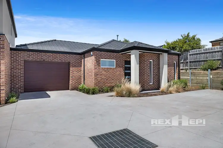 8 Pistachio Close