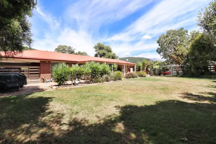 37 Service Street, Porepunkah VIC 3740