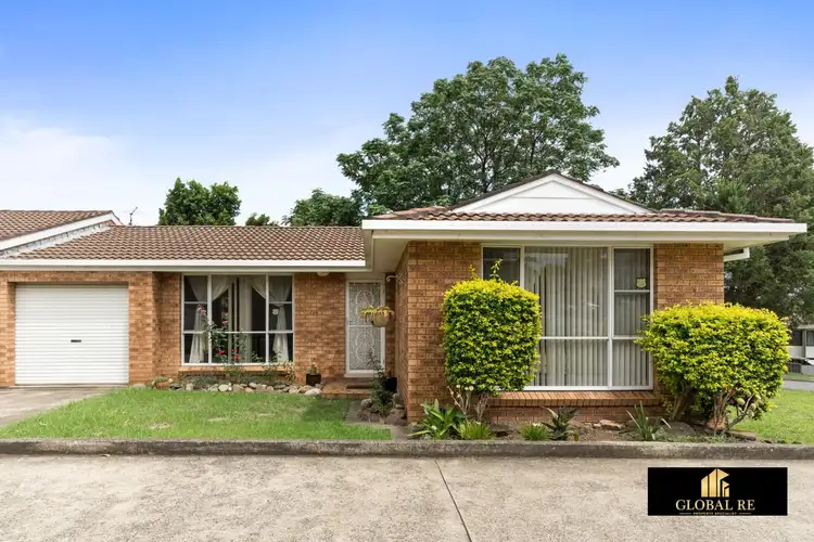 1/4 Jacquinot Place, Glenfield NSW 2167