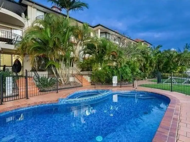 11/12 Canal Avenue, Runaway Bay QLD 4216