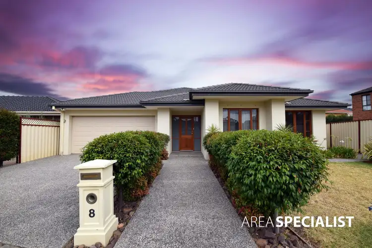 8 Alba Walk, Cairnlea VIC 3023