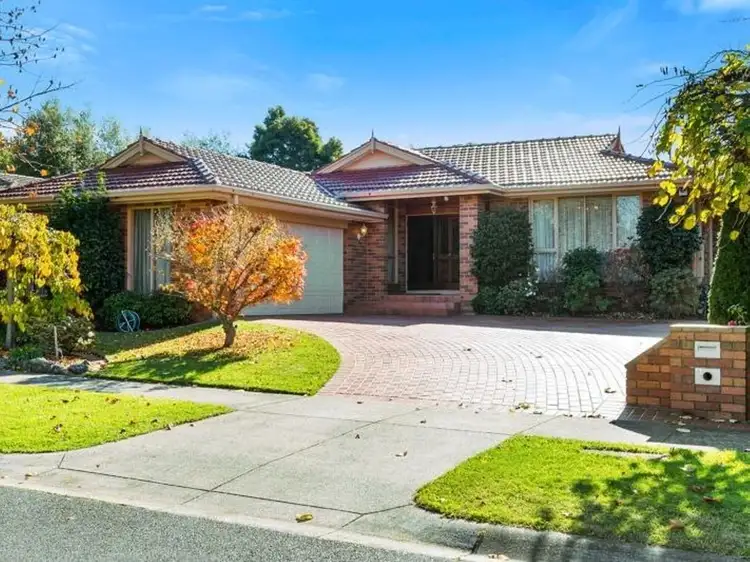 11 Pioneer Close, Vermont South VIC 3133