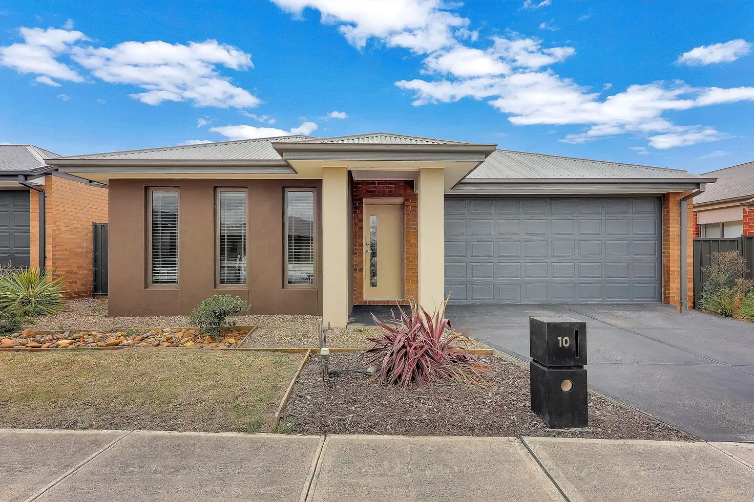Main view of Homely house listing, 10 Hinter way, Roxburgh Park VIC 3064