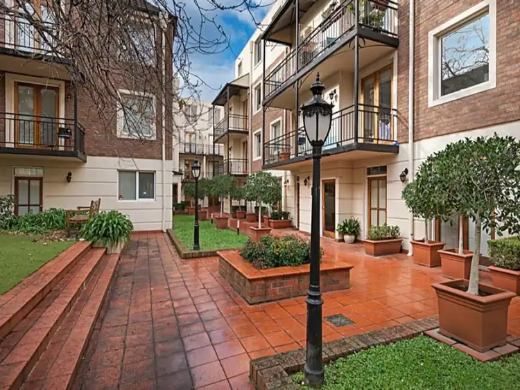 196 THE AVENUE