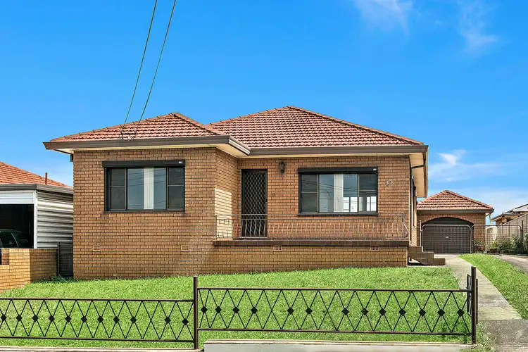 38 Weringa Avenue, Lake Heights NSW 2502