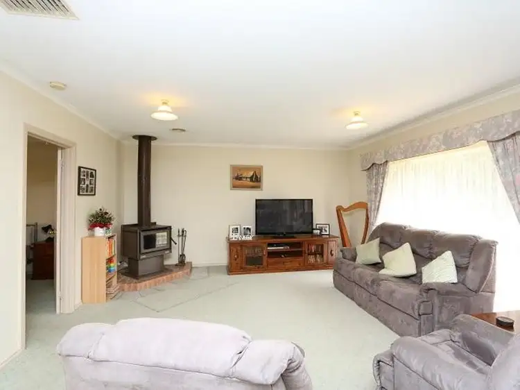 Fifth view of Homely house listing, 2 Hilton Court, Kyabram VIC 3620