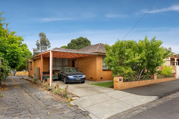 11-15 Eastham Street