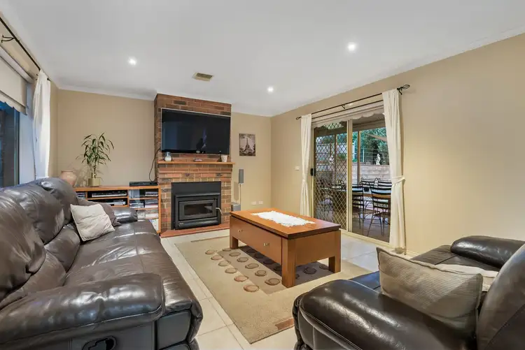 Fifth view of Homely house listing, 16 Crestmont Terrace, Craigieburn VIC 3064
