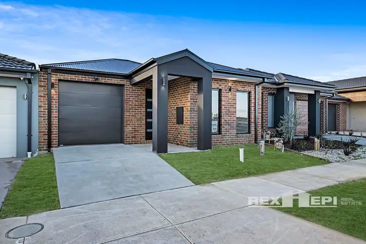 42 Moroak Crescent, Clyde North VIC 3978