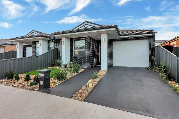 5A Plaza Court, Roxburgh Park VIC 3064