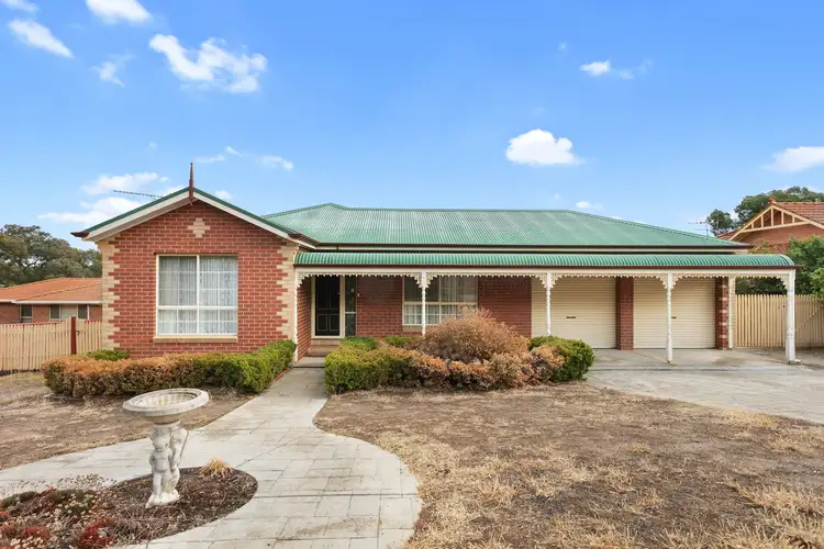 9 Erniold Road, Strathdale VIC 3550