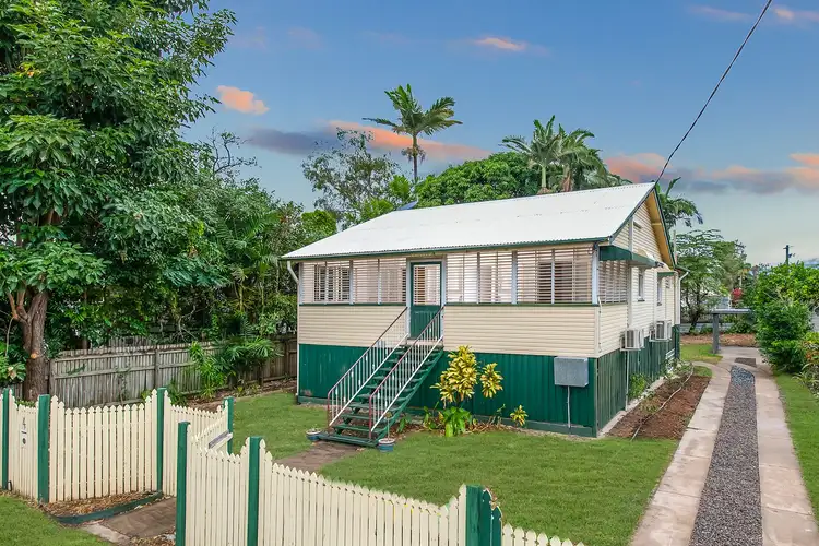 4 Surrey Street, Hyde Park QLD 4812