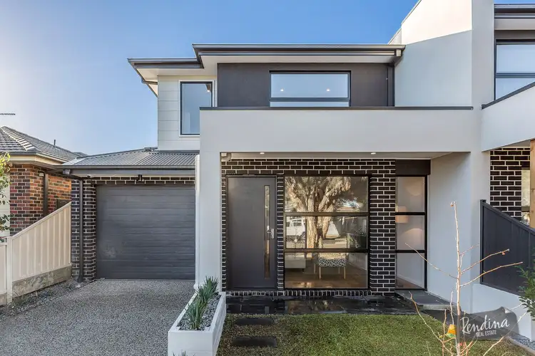 Residence 2/18 Paul Avenue, Keilor East VIC 3033