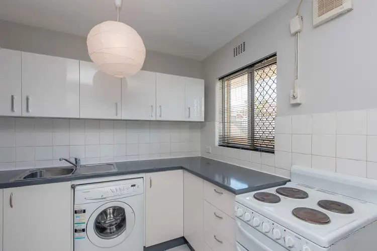 Fourth view of Homely unit listing, 3/176 Elliott Road, Scarborough WA 6019