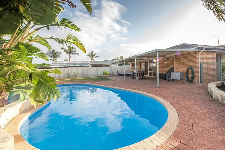 6 Lockeville Cl, Beldon WA 6027